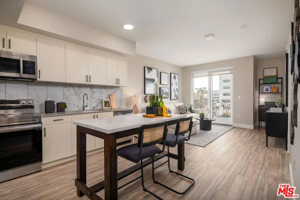 201 N La Brea Avenue 419, Inglewood, CA — listing photo 1