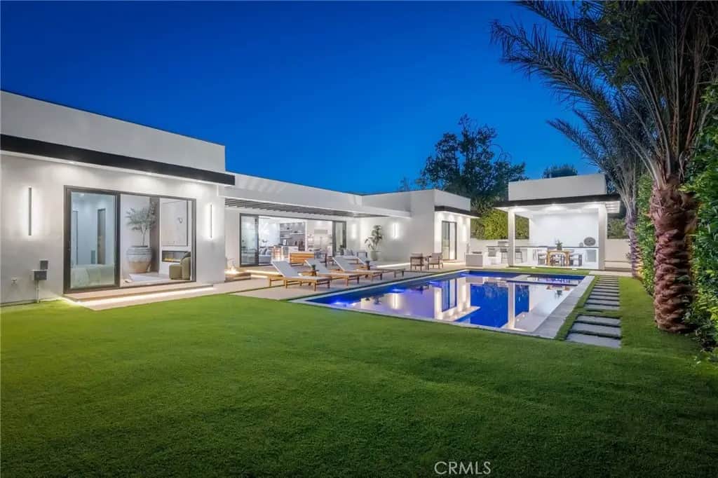 20703 Quedo Dr, Woodland Hills, CA — listing photo 1