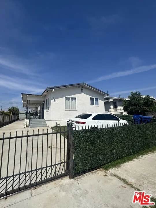 335 E 65th Street 337 1/2, Los Angeles, CA — listing photo 1