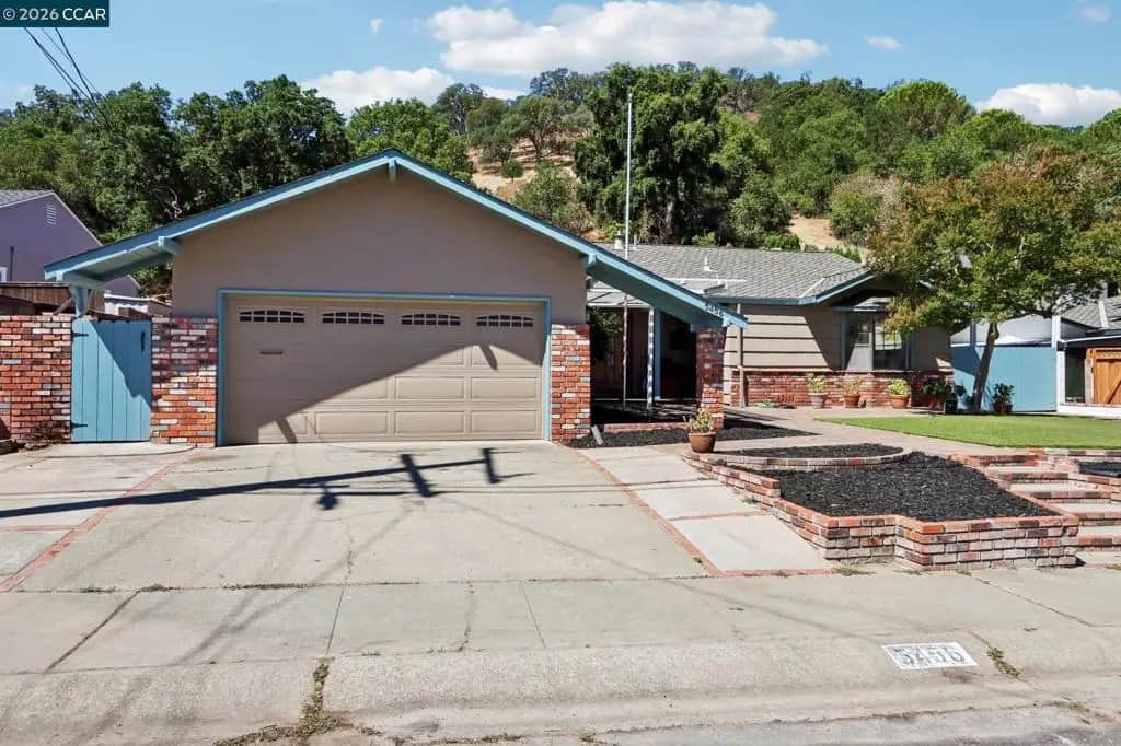 5456 Degnan Dr, Martinez, CA — listing photo 1