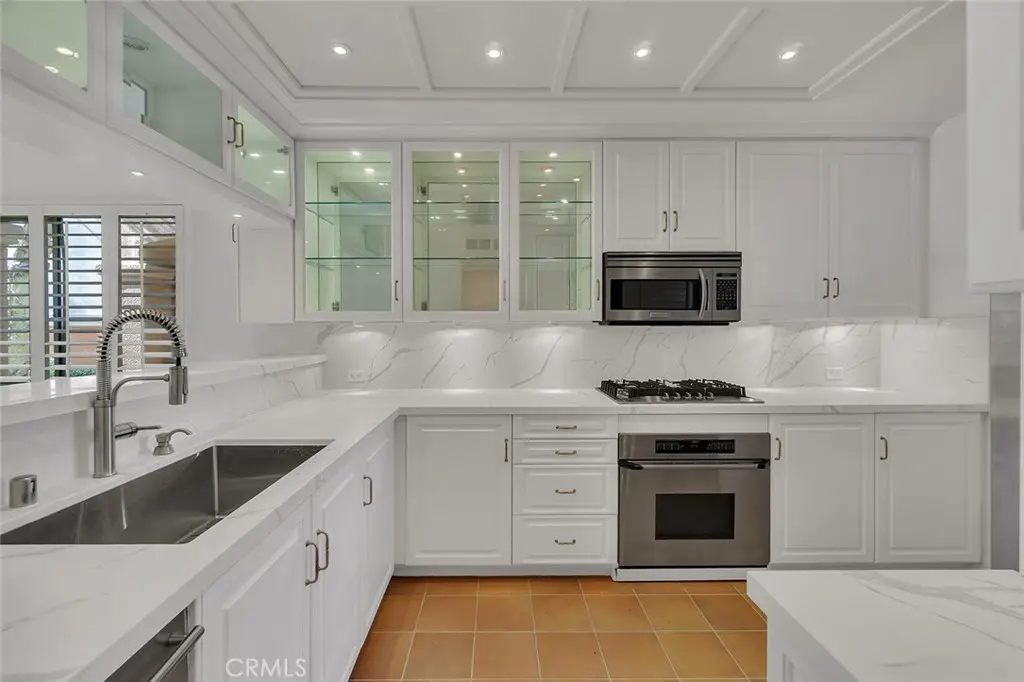 172 Villa Point Drive, Newport Beach, CA — listing photo 1