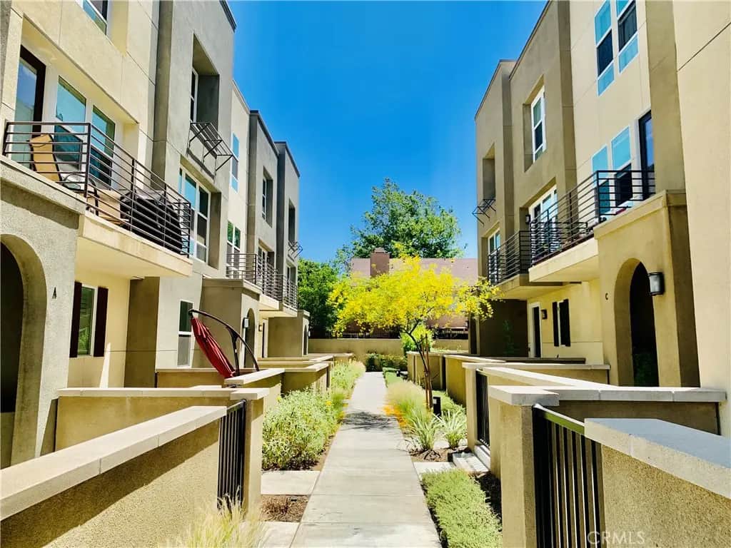 489 Rose Court E, Azusa, CA — listing photo 1