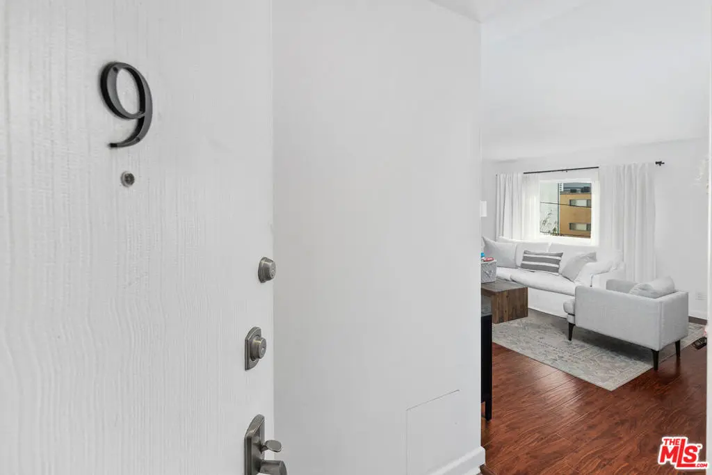 11836 Mayfield Avenue 9, Los Angeles, CA — listing photo 1
