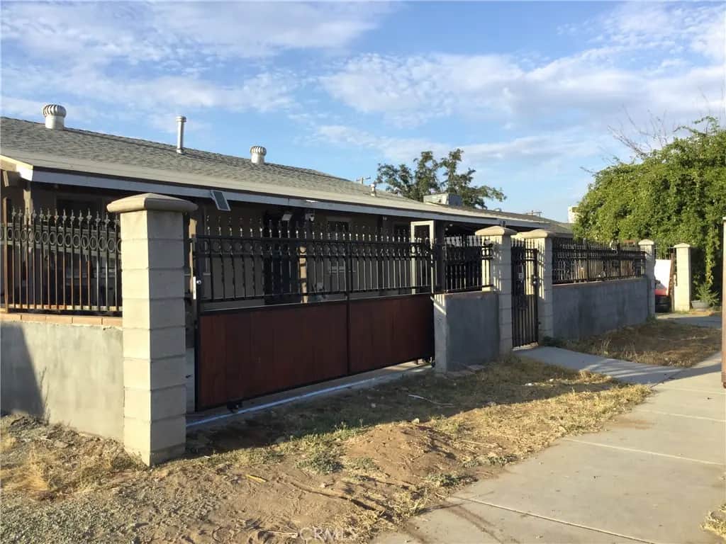 332 W 11th, Perris, CA — listing photo 1