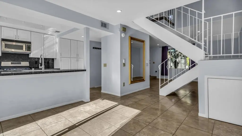 266 E Via Escuela G, Palm Springs, CA — listing photo 1