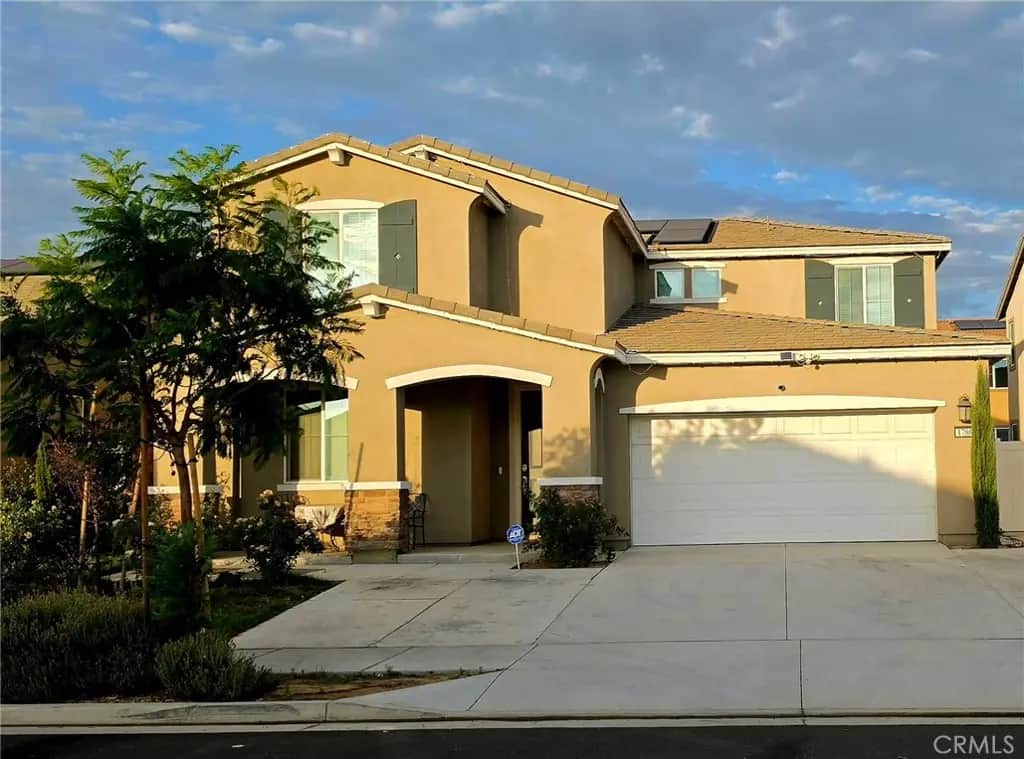 1786 Tapaderos, Hemet, CA — listing photo 1