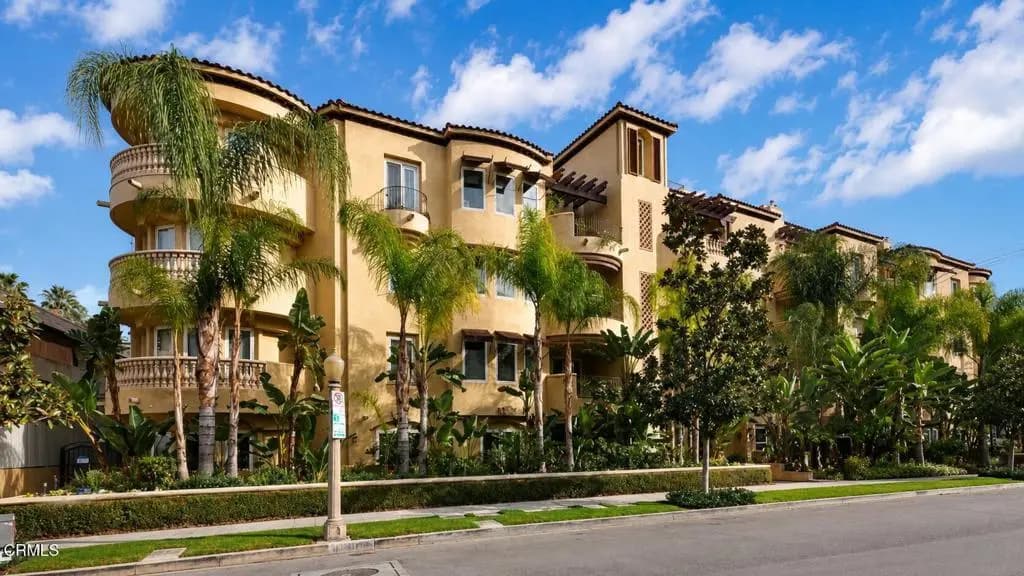 12021 Guerin 304, Studio City, CA — listing photo 1