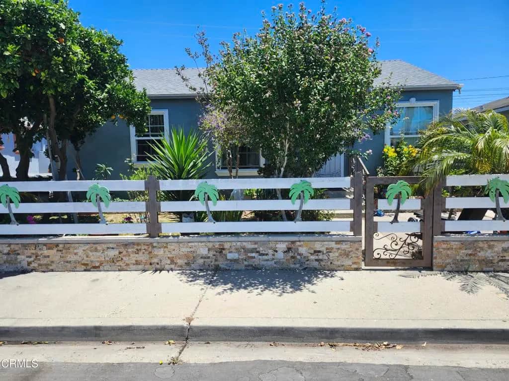 210 Harding Avenue, Oxnard, CA — listing photo 1