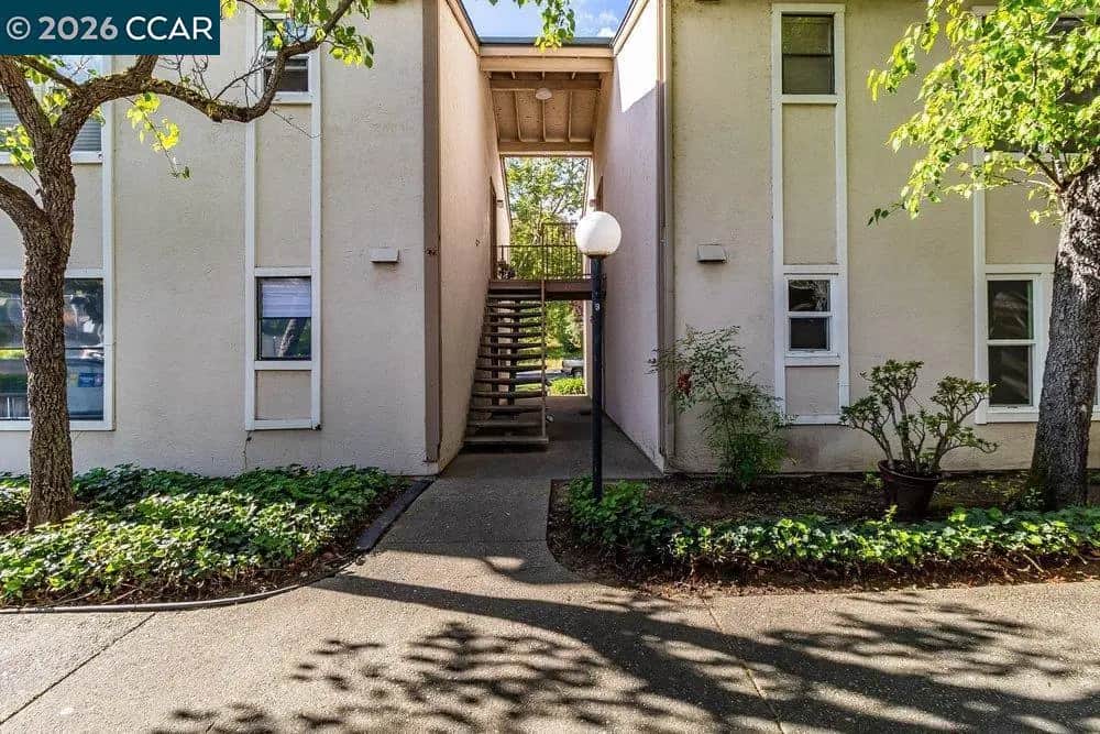 375 Camelback Drive 4, Pleasant Hill, CA — listing photo 1
