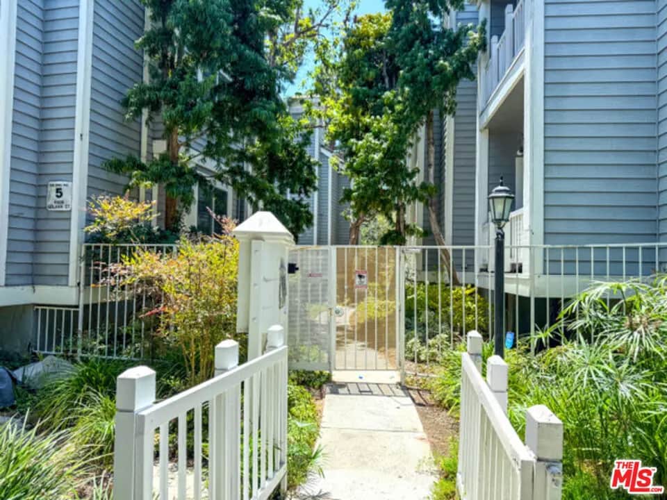 8505 Gulana Avenue 4206, Los Angeles, CA — listing photo 1