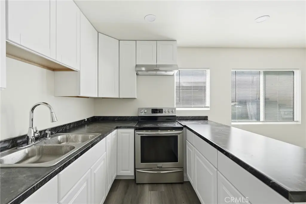702 Walnut Street 5, Inglewood, CA — listing photo 1