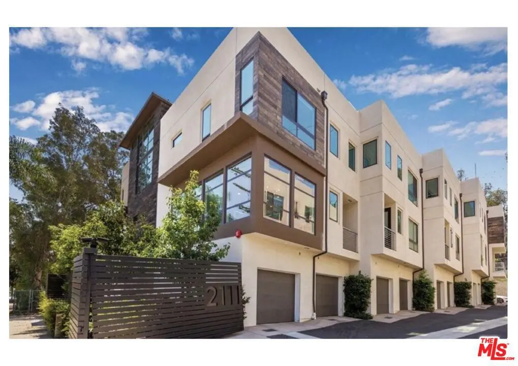 2111 N Cahuenga Boulevard 1, Los Angeles, CA — listing photo 1