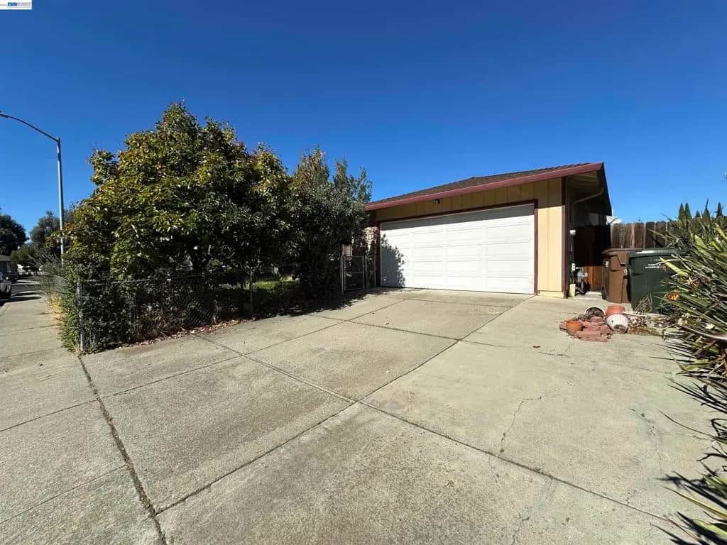 1988 Calaveras Dr, Pittsburg, CA — listing photo 1