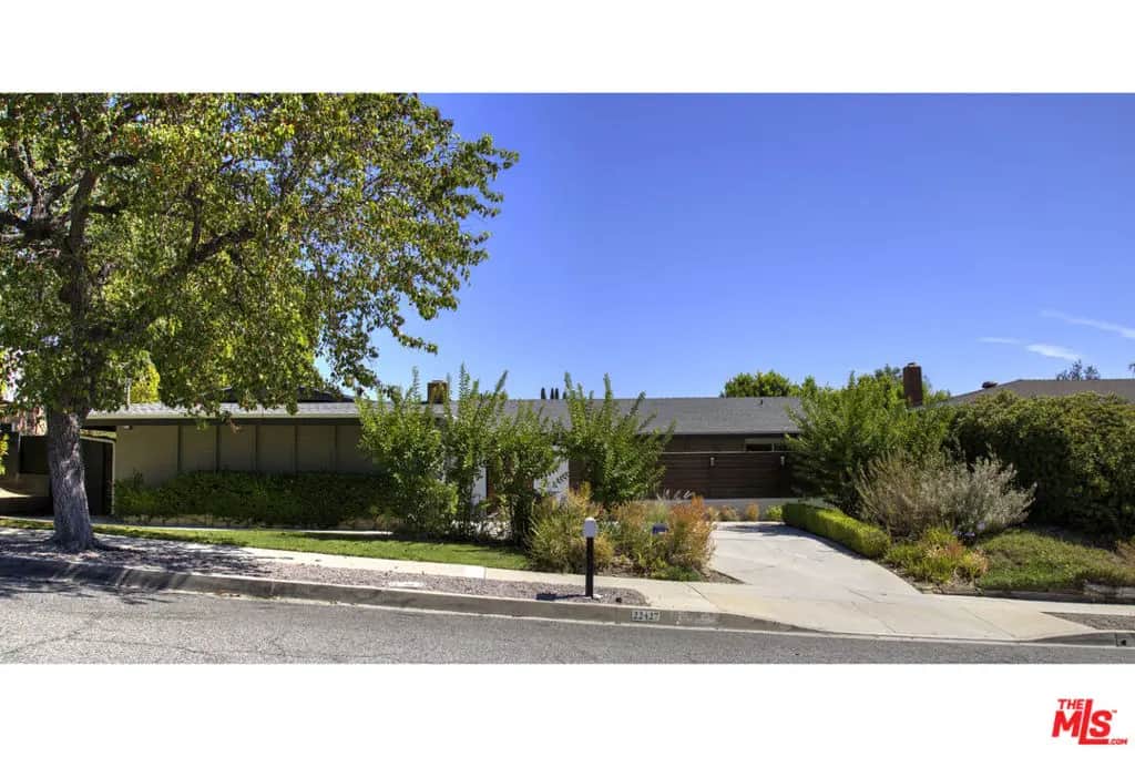 22427 De Kalb Drive, Calabasas, CA — listing photo 1