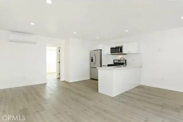 6745 Laurel Canyon Boulevard 203, North Hollywood, CA — listing photo 1
