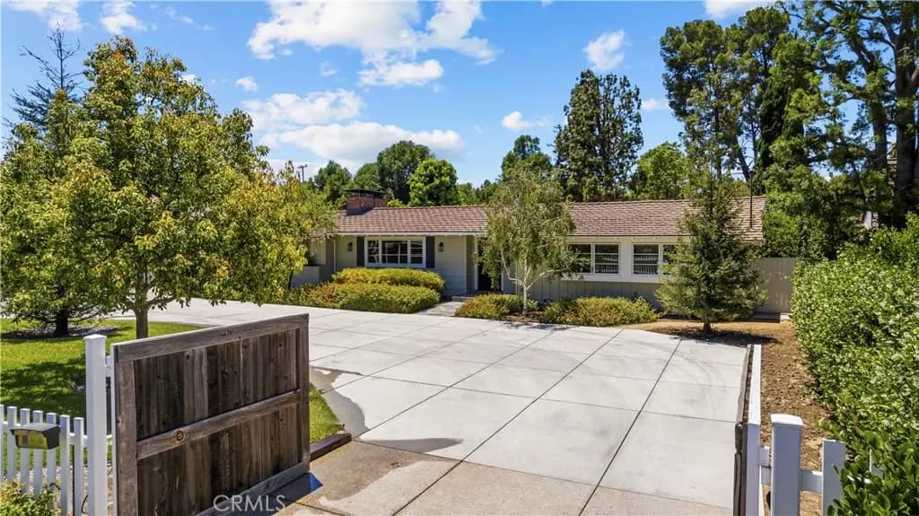 5823 Lubao, Woodland Hills, CA — listing photo 1