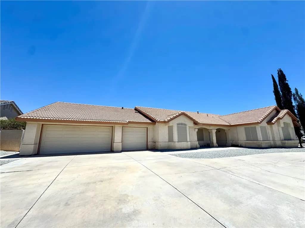 12789 Yorkshire Drive, Apple Valley, CA — listing photo 1