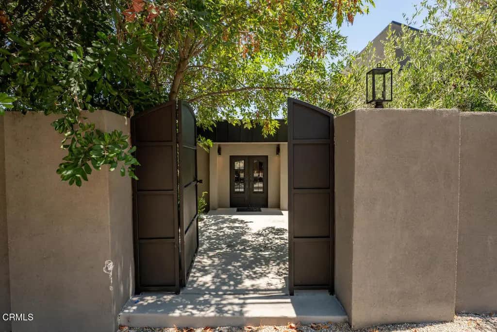 3250 Coldwater Canyon Avenue, Los Angeles, CA — listing photo 1