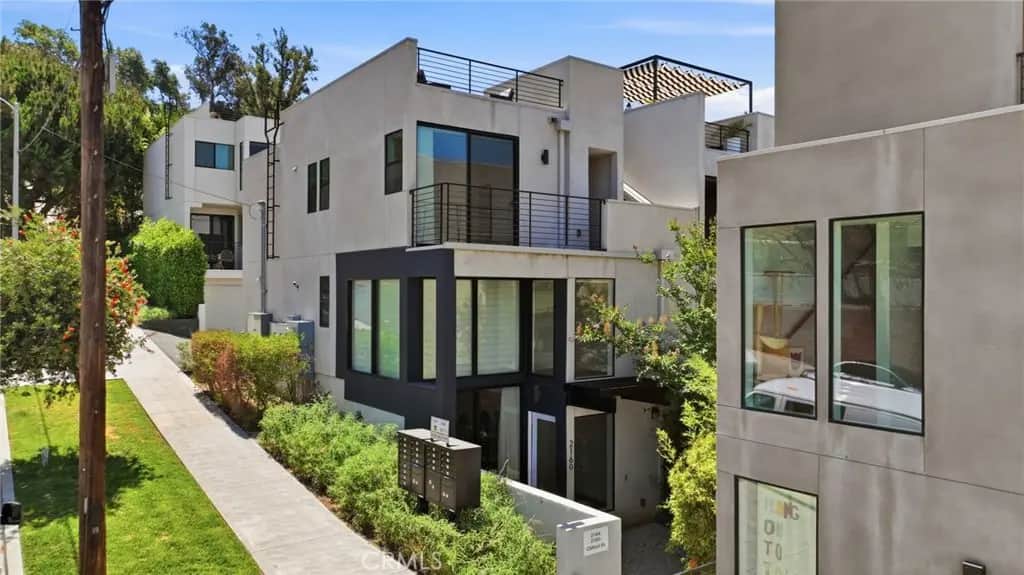 2160 Clifford, Los Angeles, CA — listing photo 1
