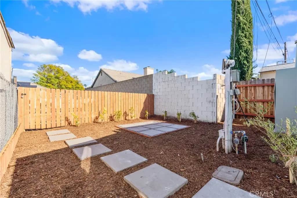26135 Baseline RD 18, Highland, CA — listing photo 1