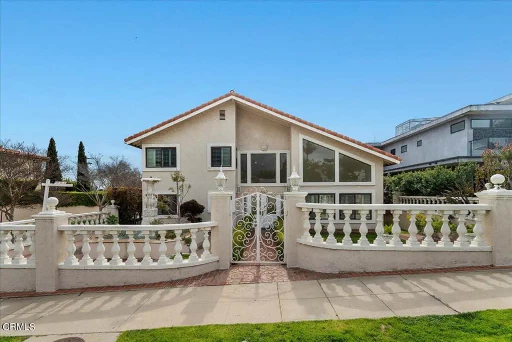 2222 Pier Avenue, Santa Monica, CA — listing photo 1