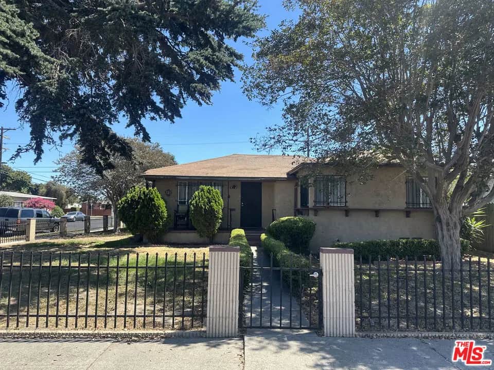 748 E Century Boulevard, Los Angeles, CA — listing photo 1