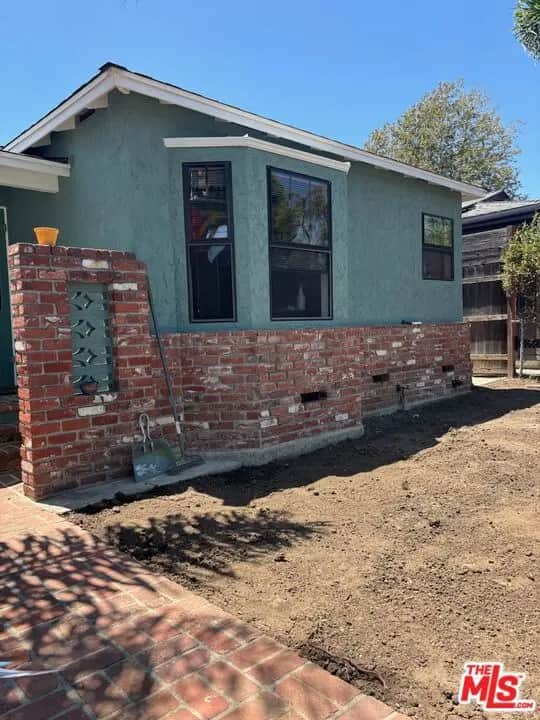 3497 Redwood Avenue, Los Angeles, CA — listing photo 1