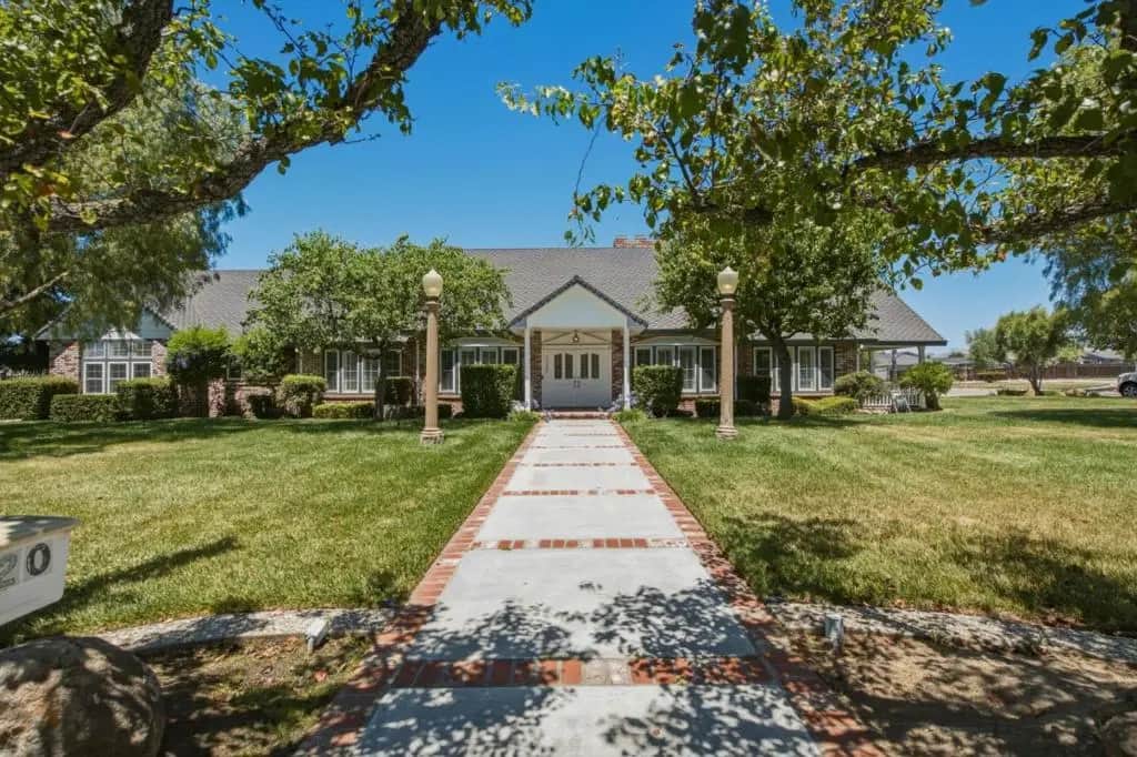 2020 Sunset Drive, Hollister, CA — listing photo 1
