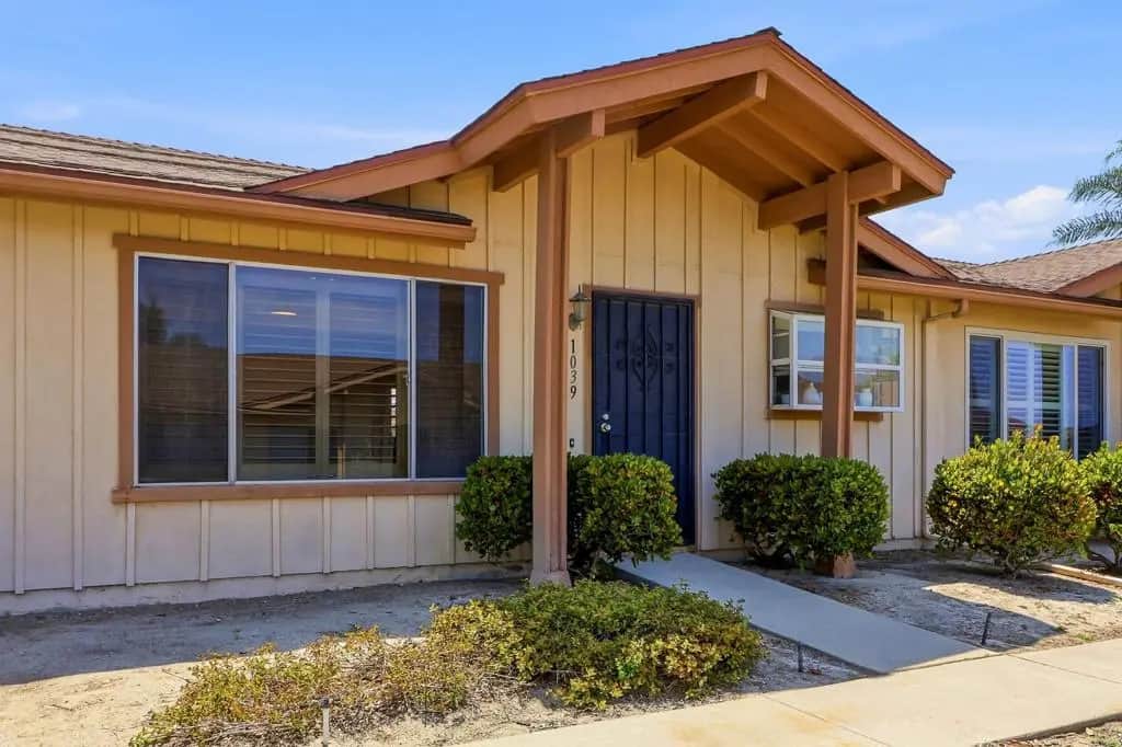1039 Plover Way, Oceanside, CA — listing photo 1