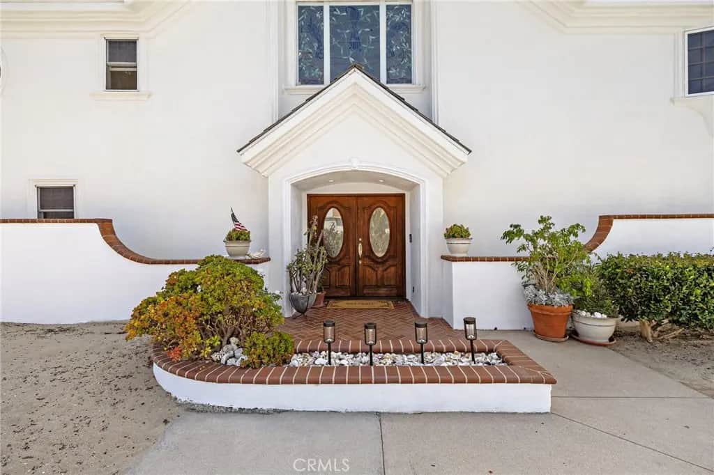 1444 W Bay Avenue, Newport Beach, CA — listing photo 1