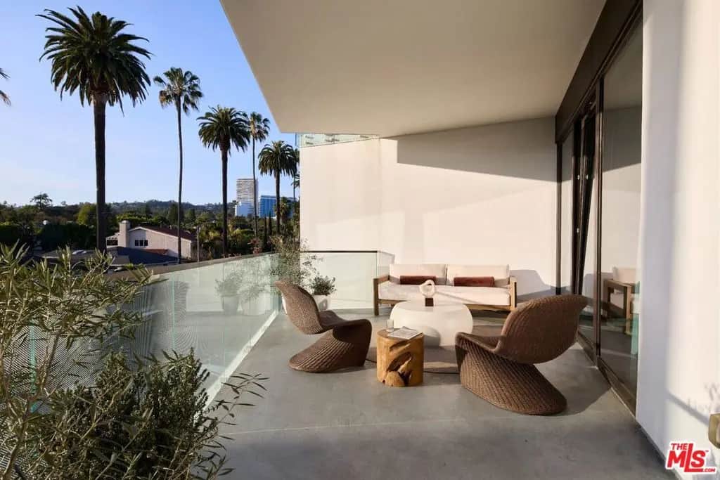 702 N Doheny Drive 301, West Hollywood, CA — listing photo 1