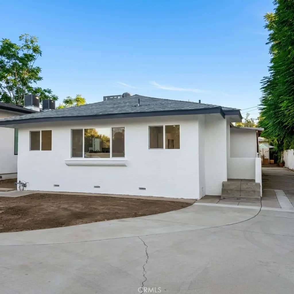 22522 Clarendon, Los Angeles, CA — listing photo 1