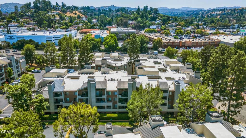 5500 Owensmouth Avenue 104, Los Angeles, CA — listing photo 1