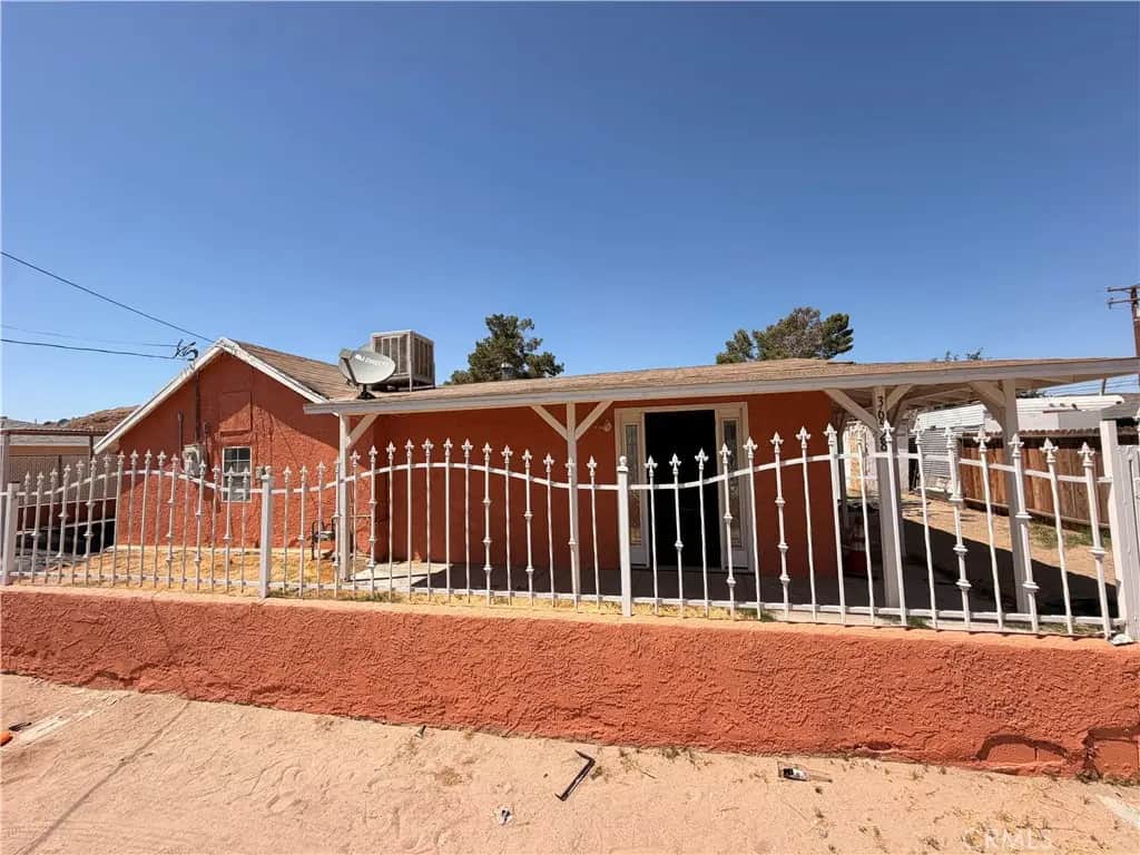 36528 Irwin B, Barstow, CA — listing photo 1