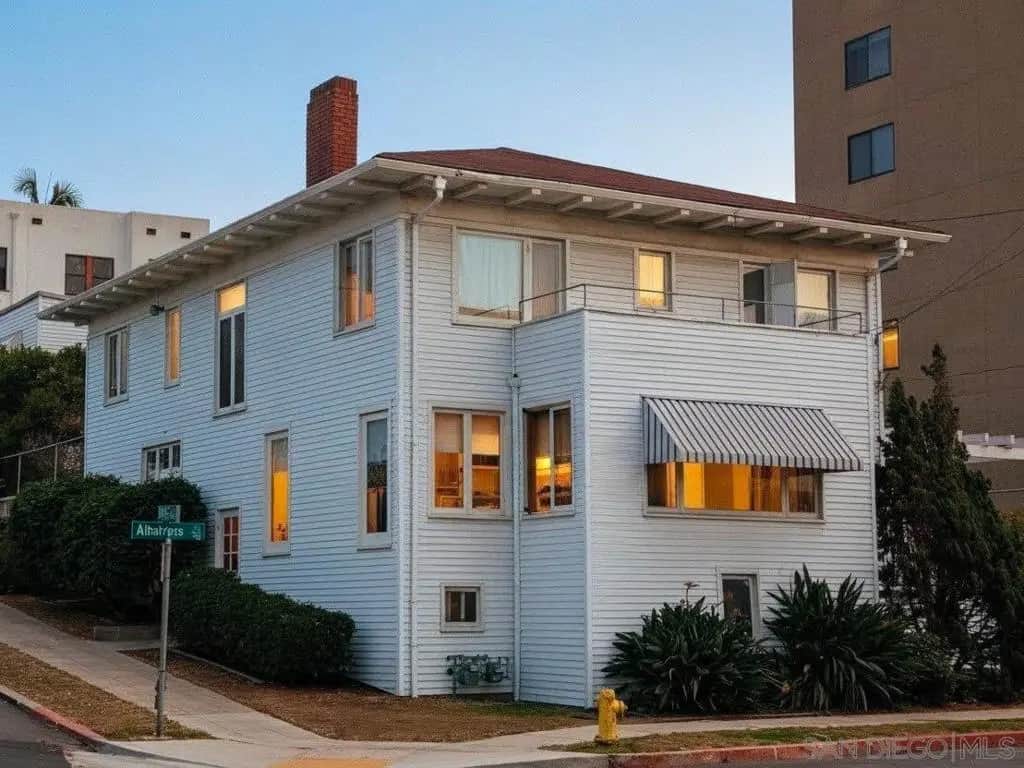 2561 Albatross St, San Diego, CA — listing photo 1