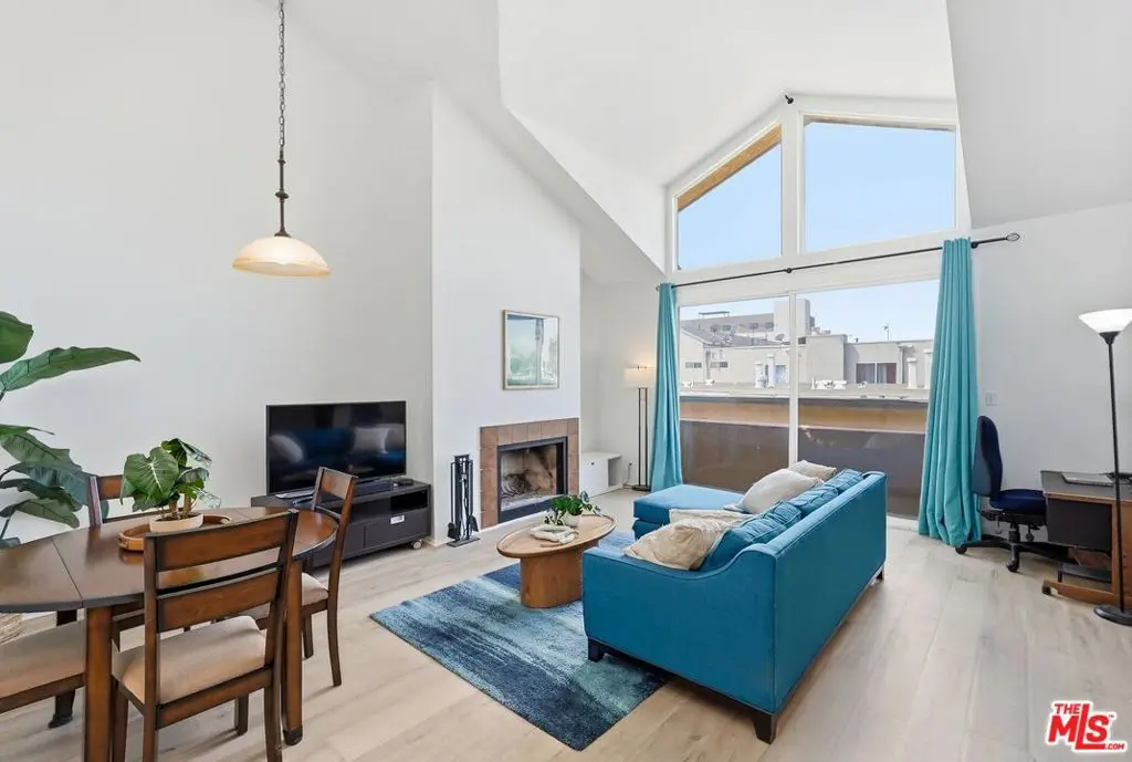 11918 Avon Way 202, Los Angeles, CA — listing photo 1