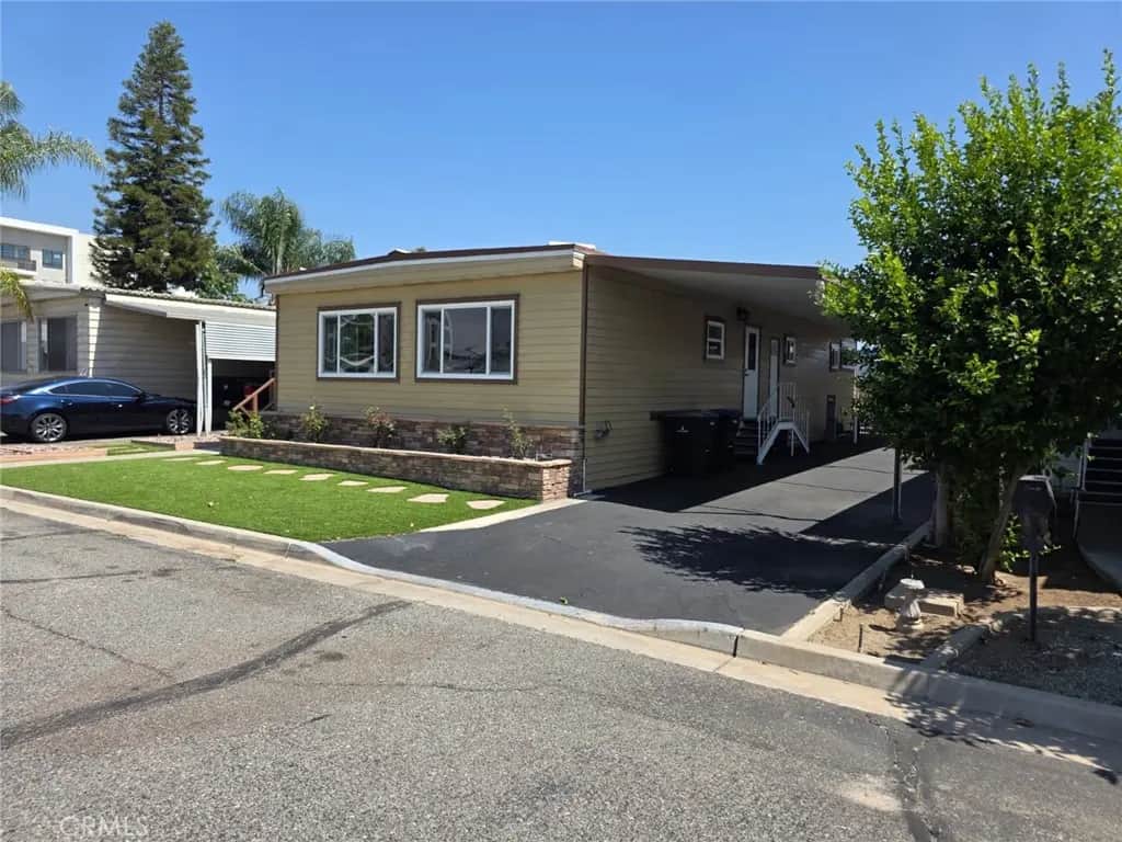 1560 Massachusetts 21, Riverside, CA — listing photo 1