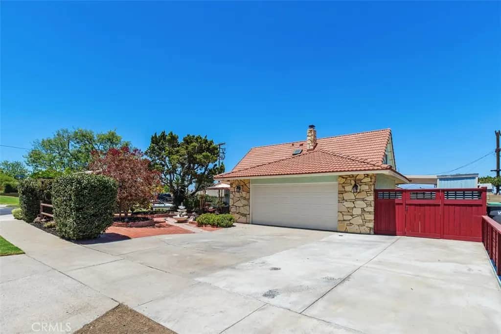315 E Monterey, Corona, CA — listing photo 1