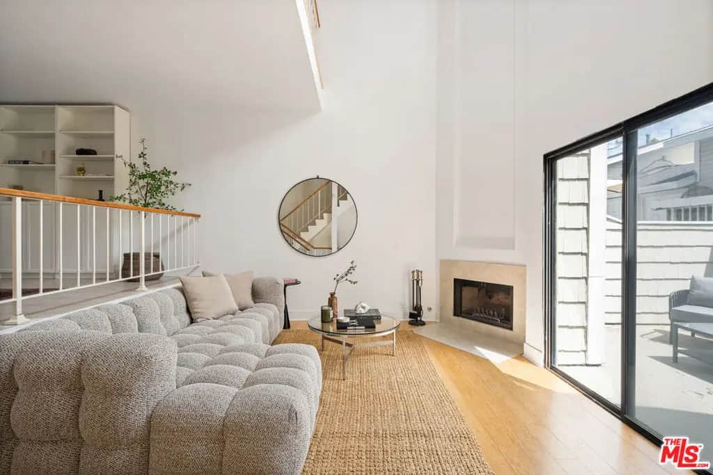 4658 Don Lorenzo Drive G, Los Angeles, CA — listing photo 1