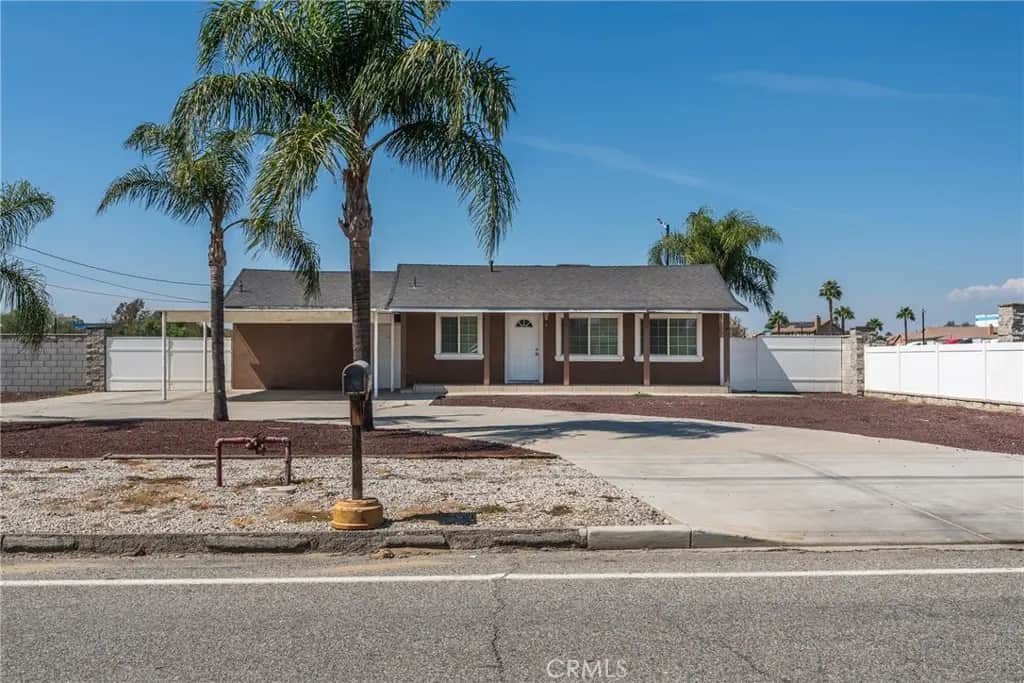 10674 Locust Avenue, Bloomington, CA — listing photo 1