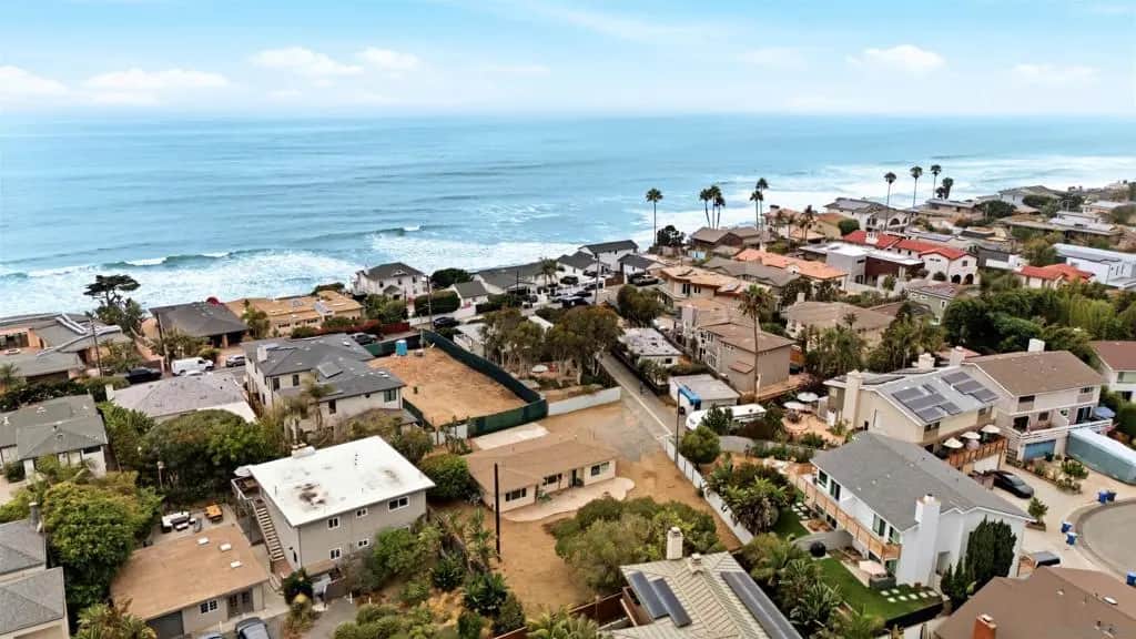1465 Neptune Avenue, Encinitas, CA — listing photo 1