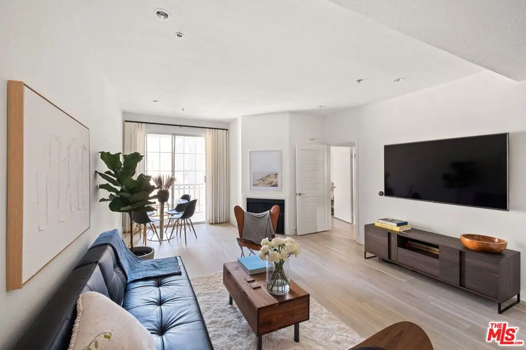585 N Rossmore Avenue 506, Los Angeles, CA — listing photo 1