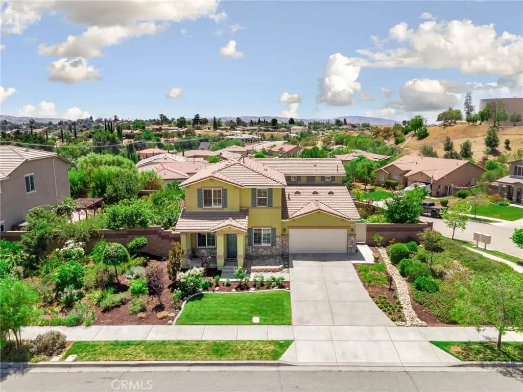 31801 Oak Wood Circle, Yucaipa, CA — listing photo 1