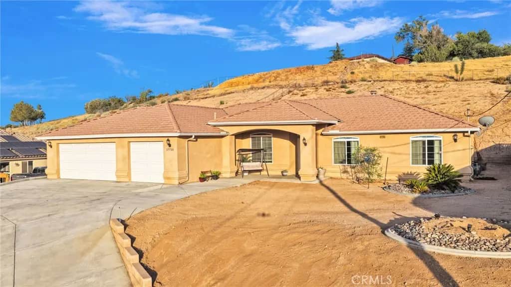17725 Bangor, Hesperia, CA — listing photo 1
