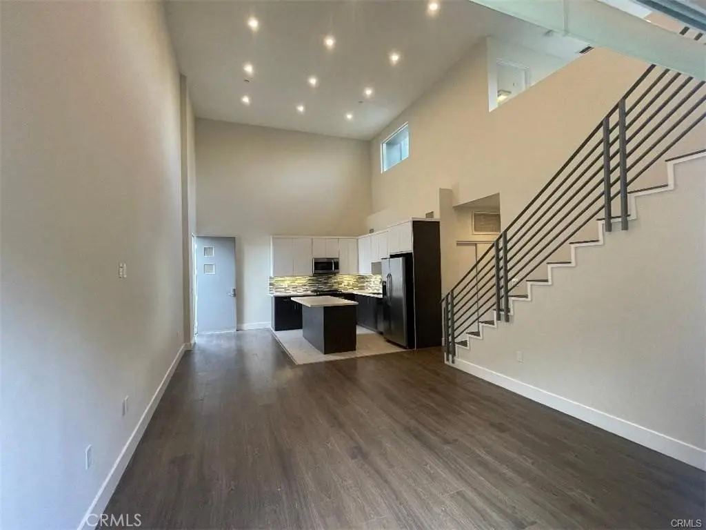6445 Woodley Avenue 204, Lake Balboa, CA — listing photo 1