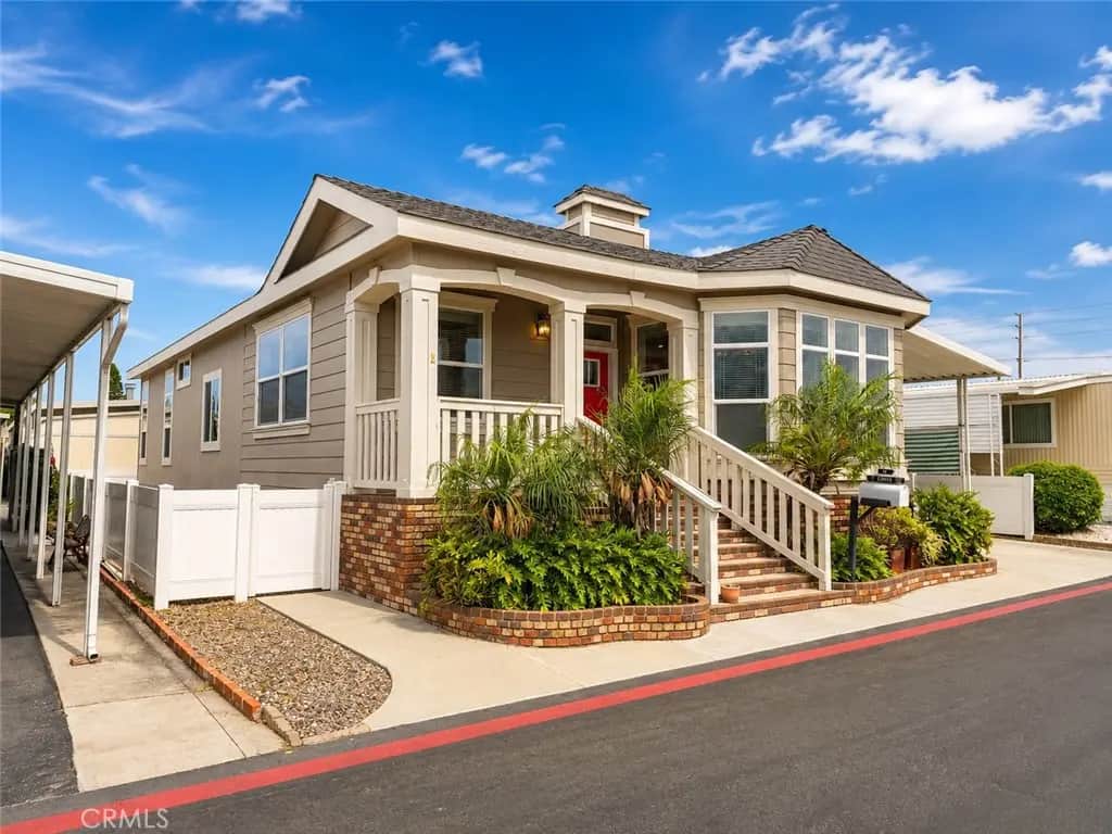 9850 Garfield 46, Huntington Beach, CA — listing photo 1