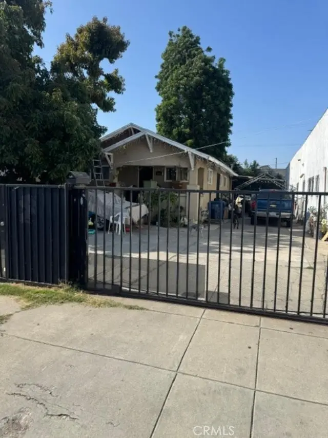 1655 E 42nd Street, Los Angeles, CA — listing photo 1