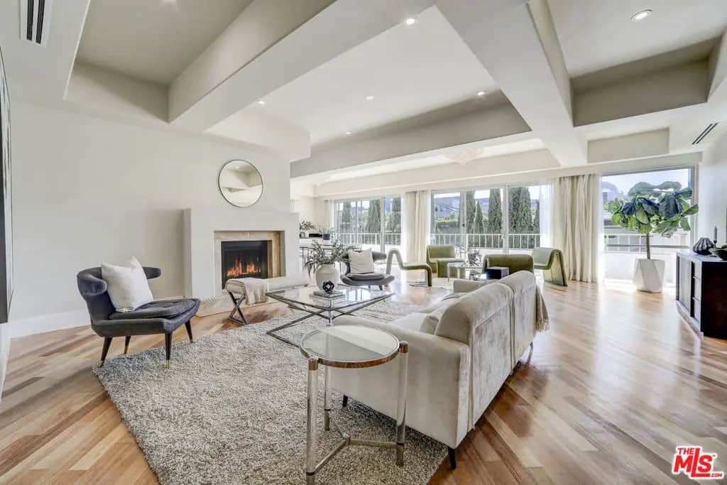 339 N Palm Drive 201, Beverly Hills, CA — listing photo 1