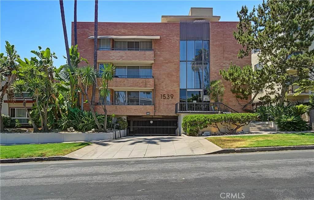 1539 N Laurel Avenue 202, Los Angeles, CA — listing photo 1