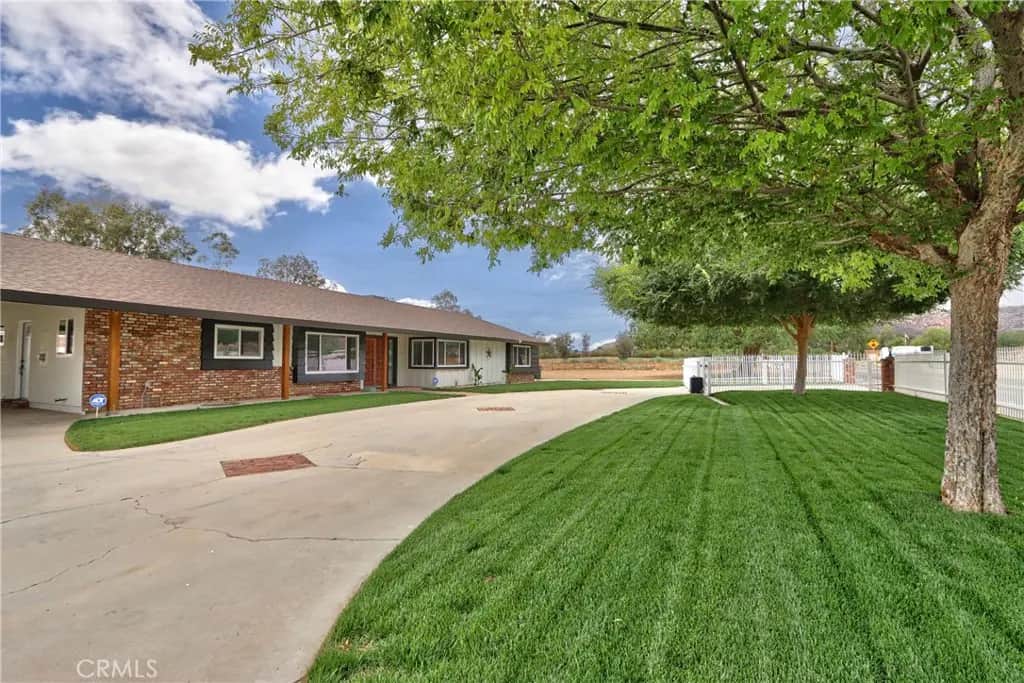6905 W Devonshire, Hemet, CA — listing photo 1